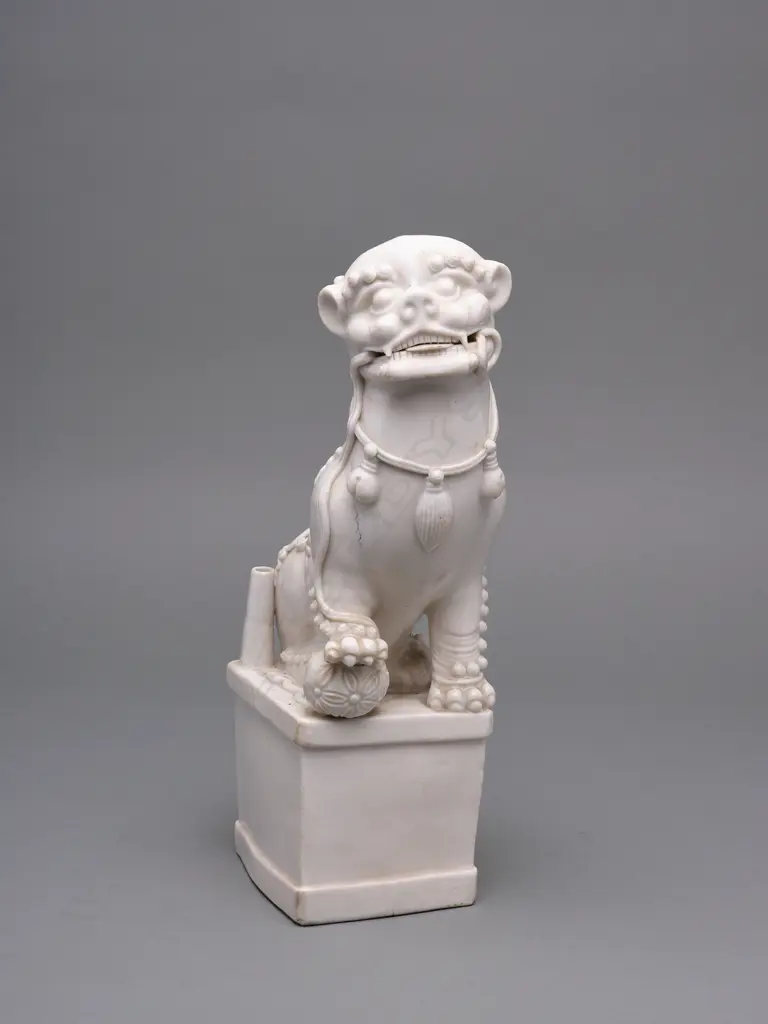 A Dehua porcelain Dog of Fo joss stick holder, Image 1++